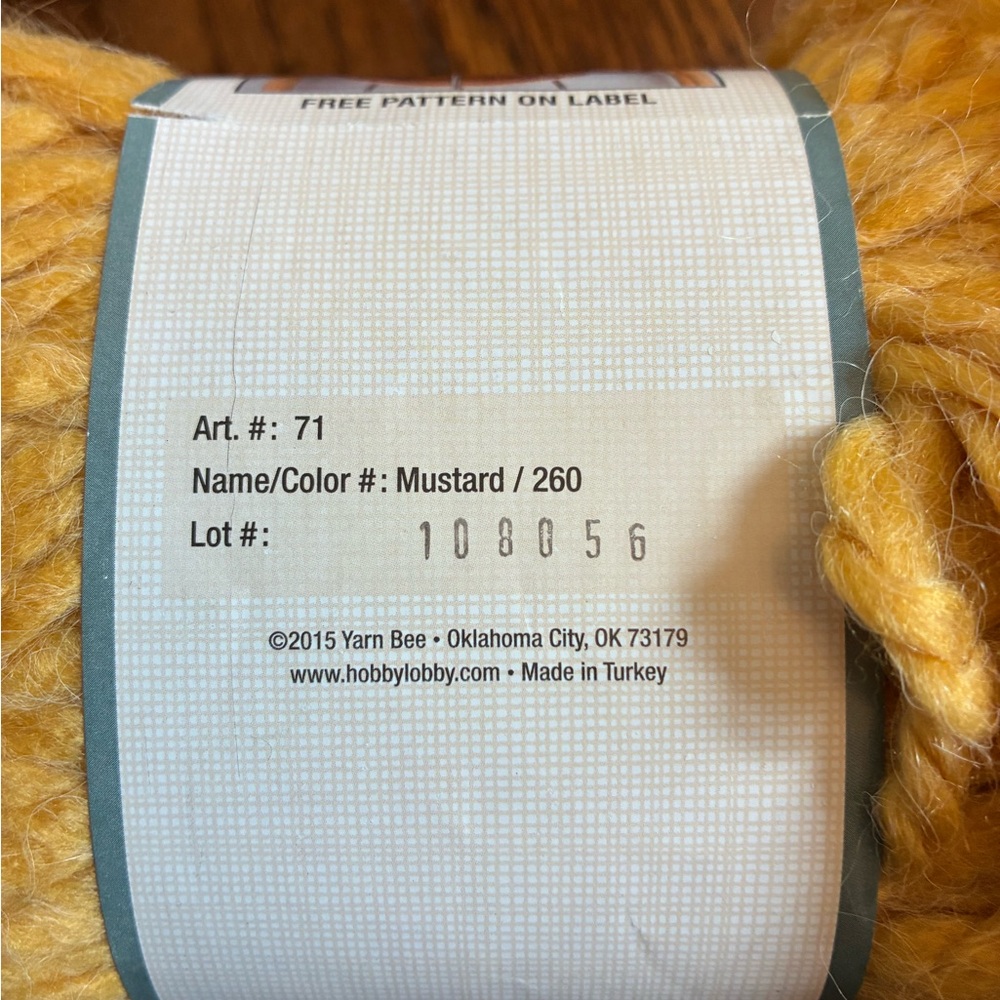 Yarn Bee Effortless - Picture 2 of 3
